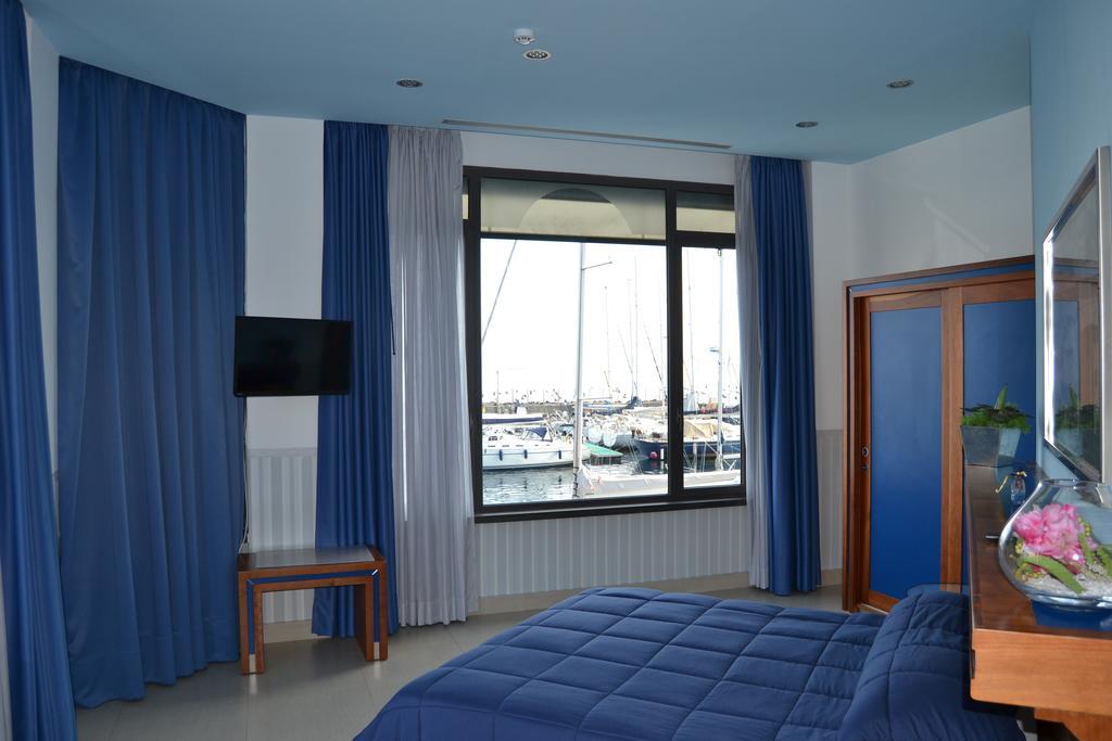 Hotel Transatlantico Neapel Zimmer foto